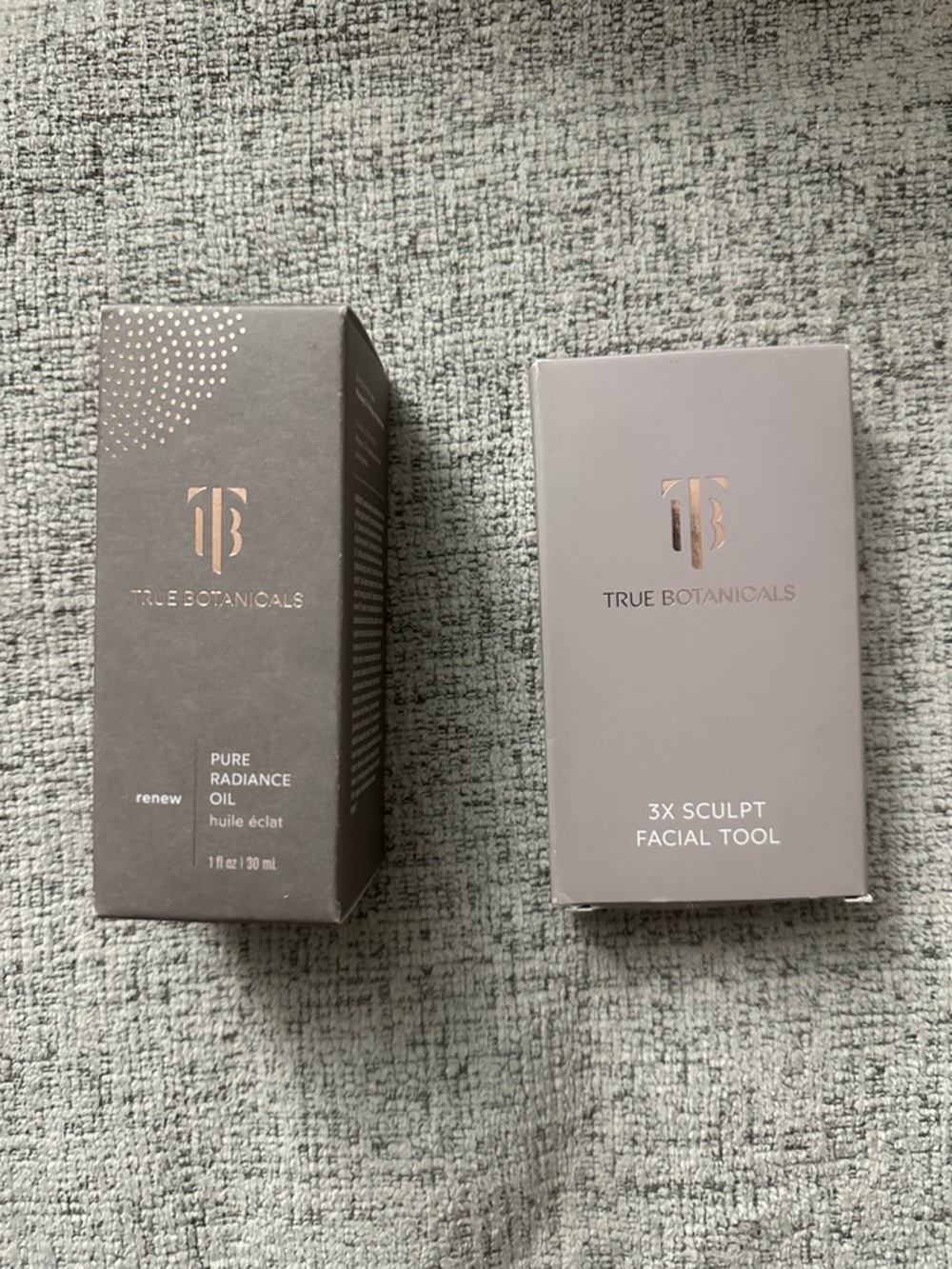 True Botanicals Pure Radiance Oil & 3X Sculpt Facial Tool Duo - Taupe